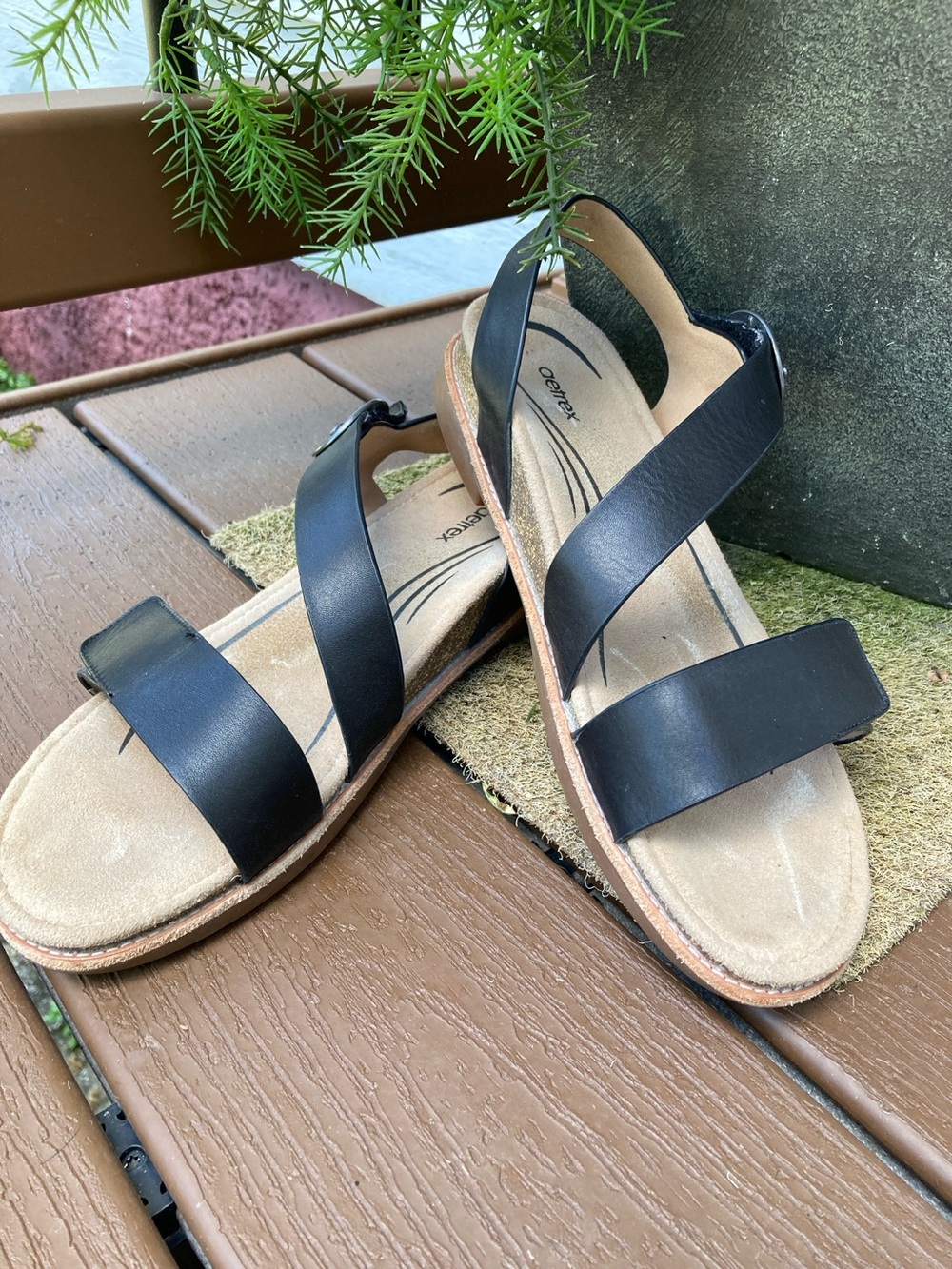 Aetrex Black Leather Crisscross Sandals